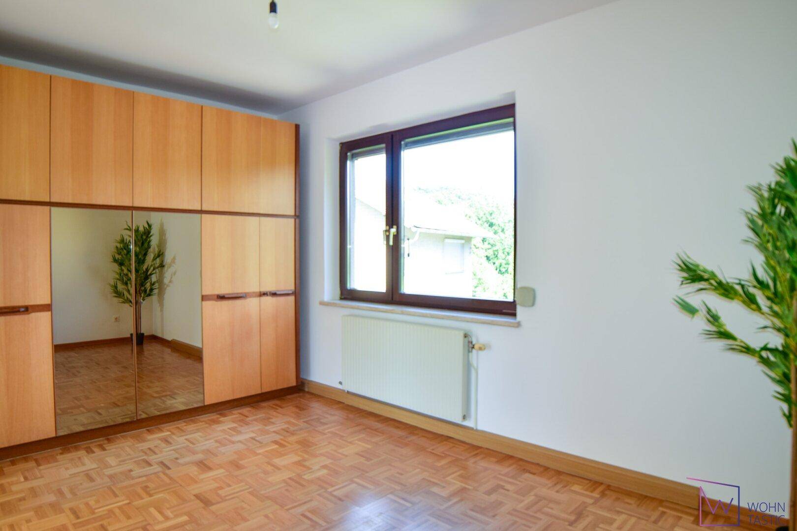 Zimmer 2 mit Einbauschrank