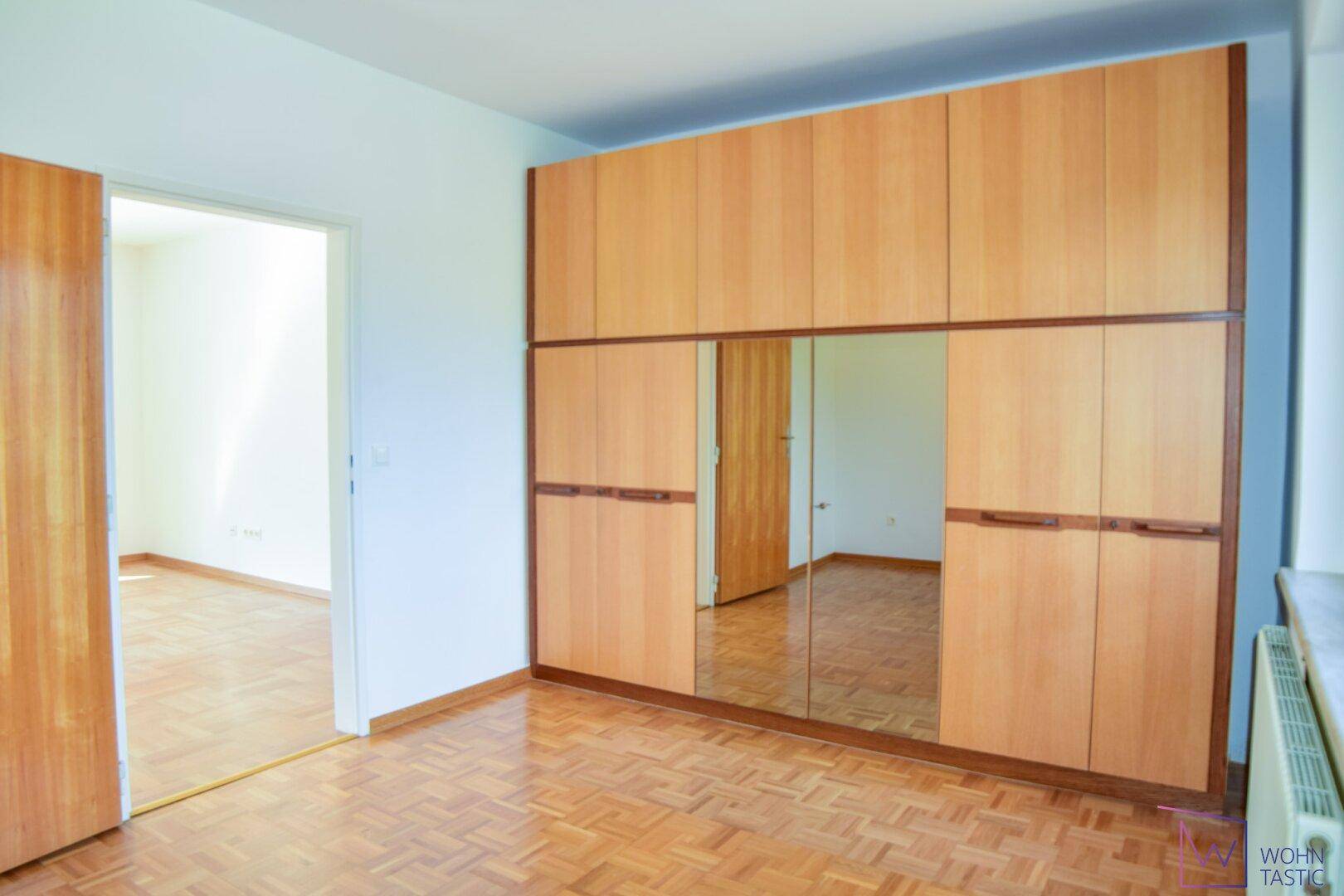 Zimmer 2 mit Einbauschrank