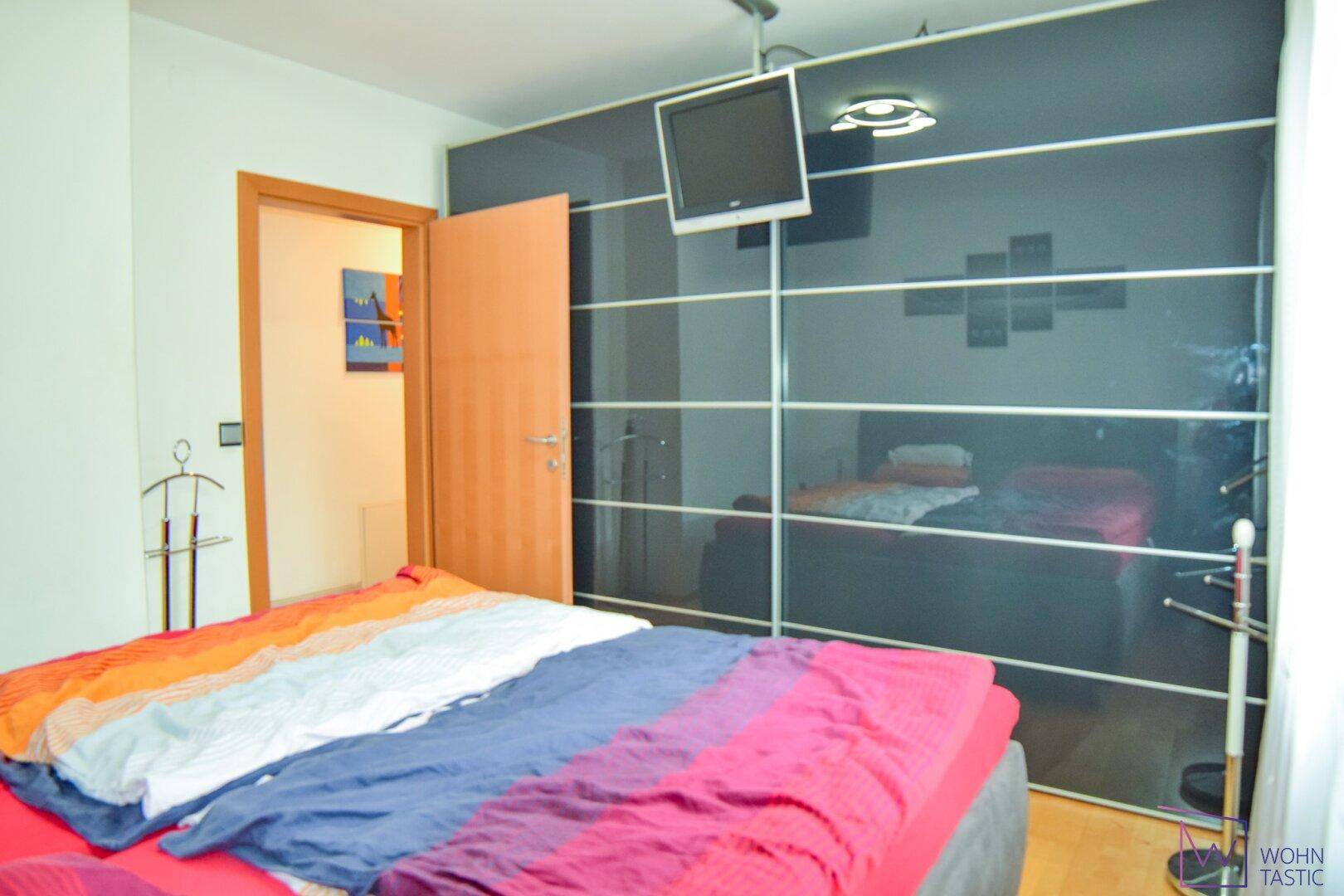 Schlafzimmer - Blick Richtung Vorzimmer.