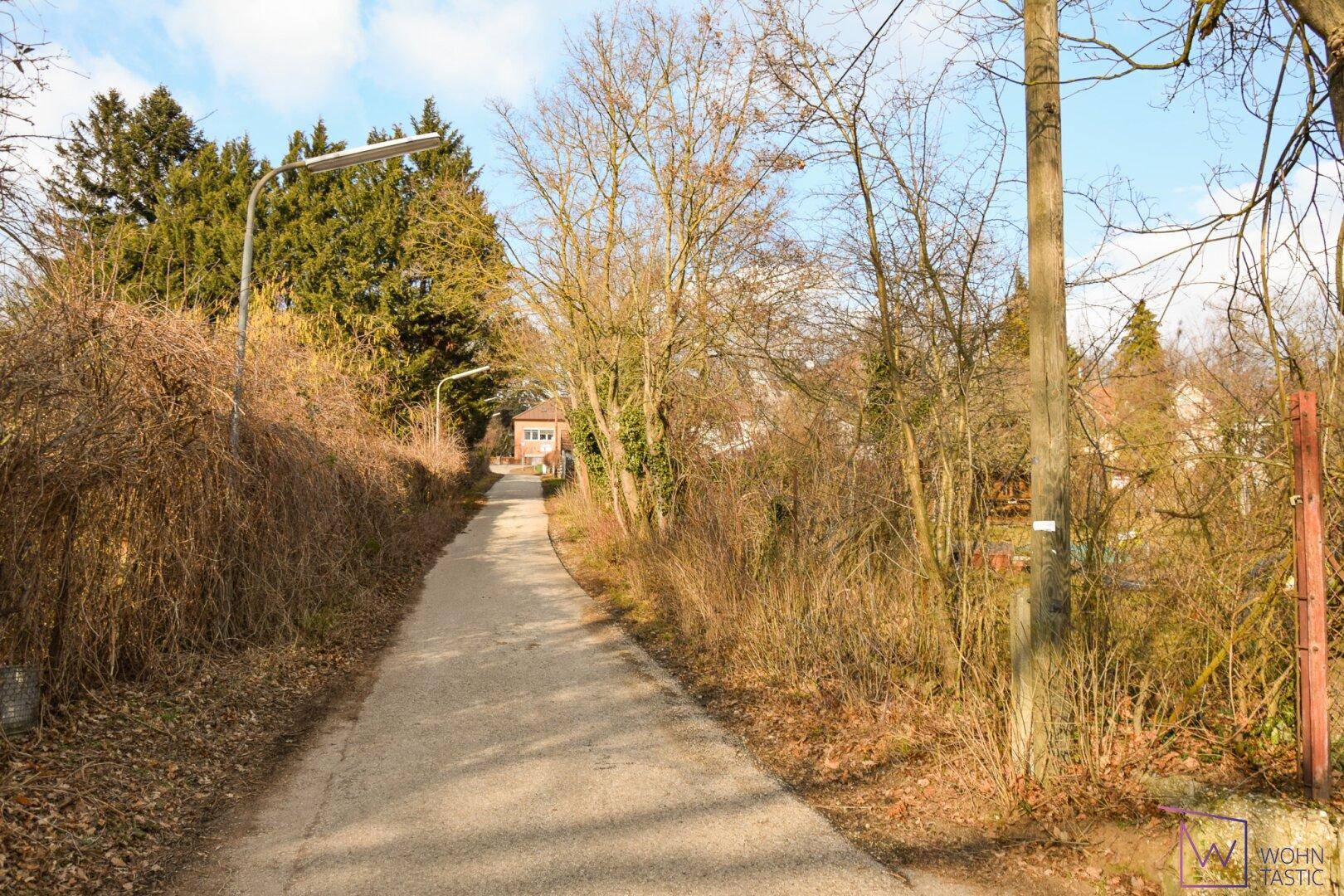 Zufahrtsstraße - Richtung Hermesstraße.