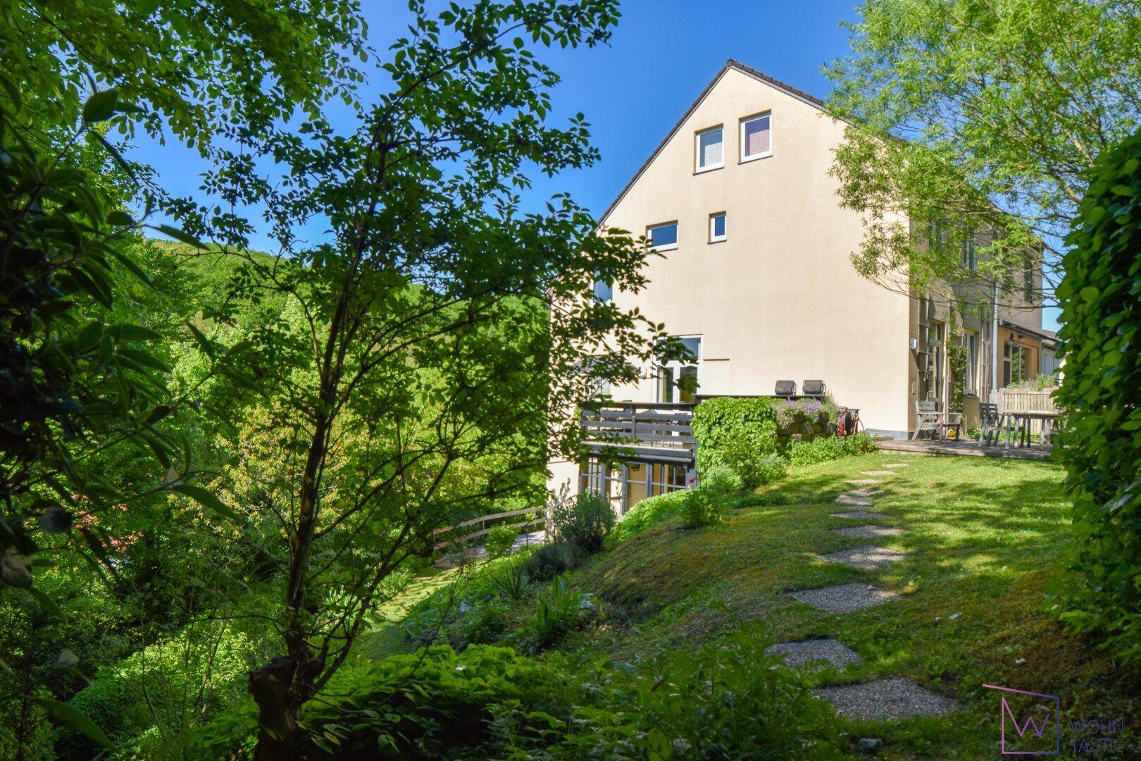 Blick vom Garten zum Haus