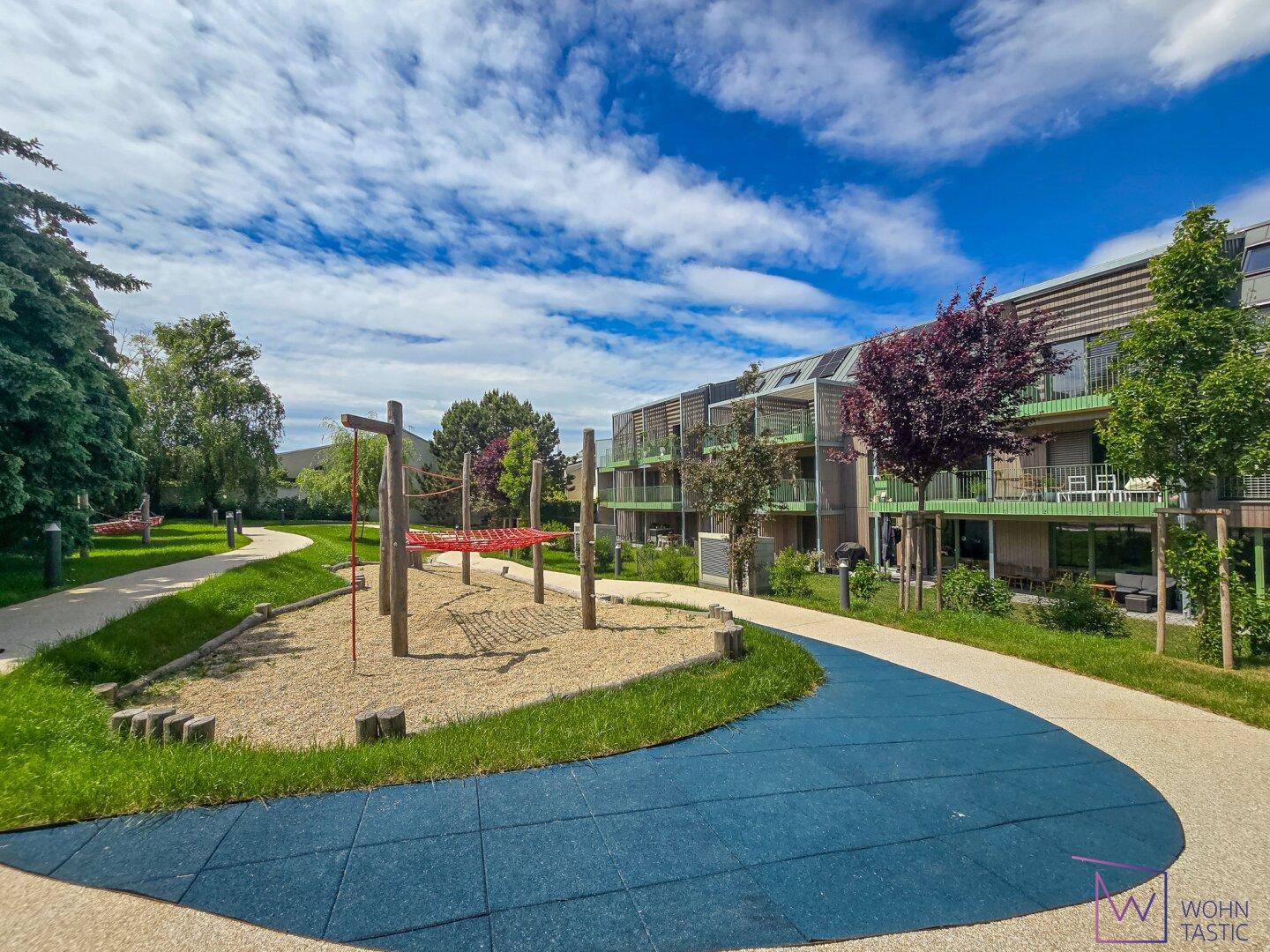 Großer Spielplatz in der Wohnhausanlage