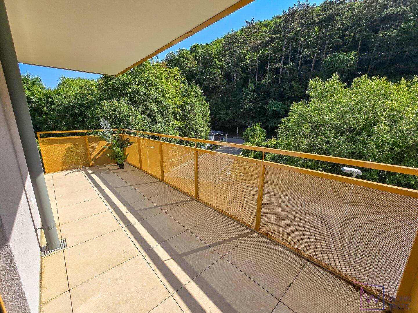 Balkon mit Blick ins Grüne