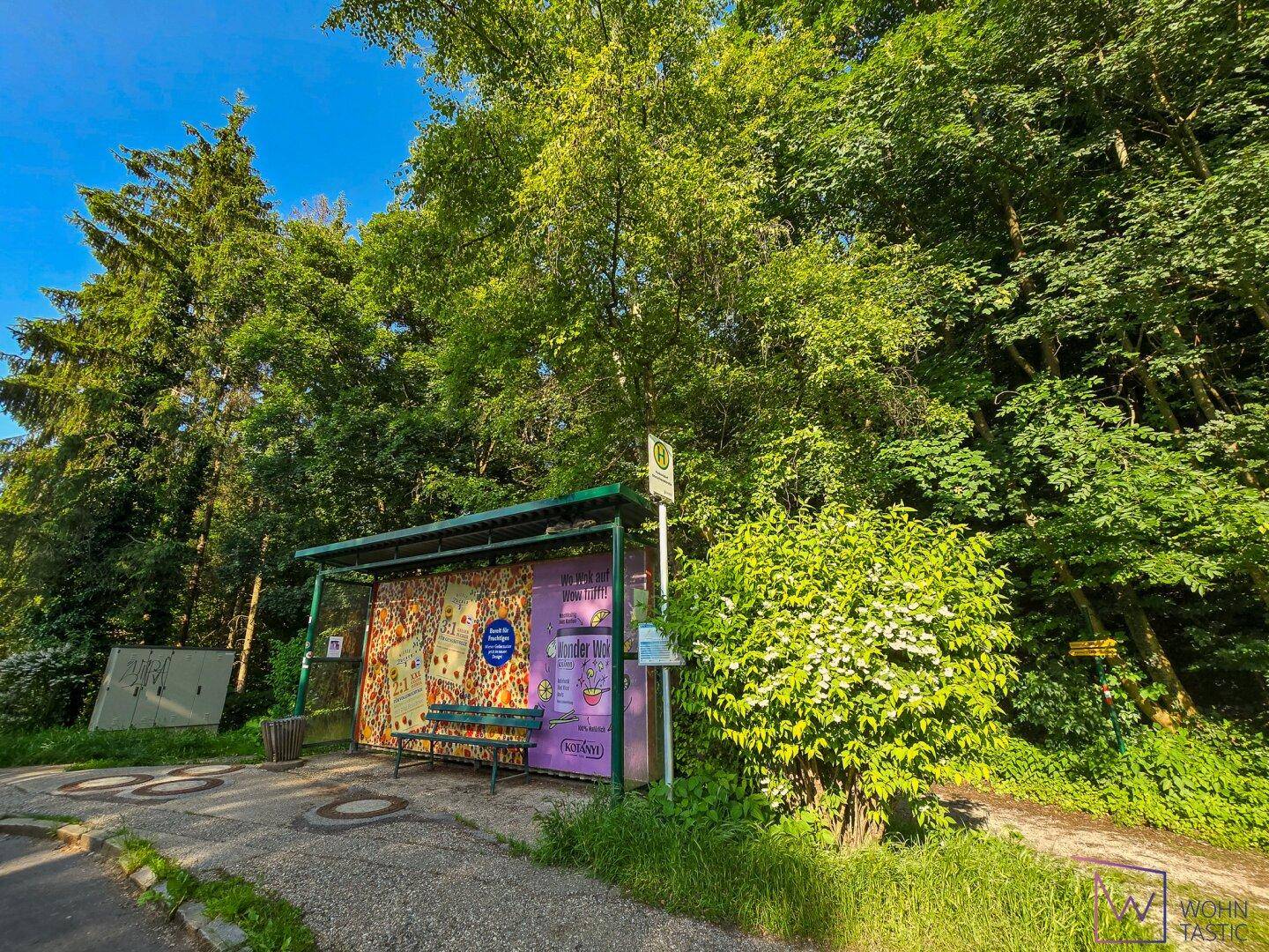Busstation in unmittelbarer Nähe