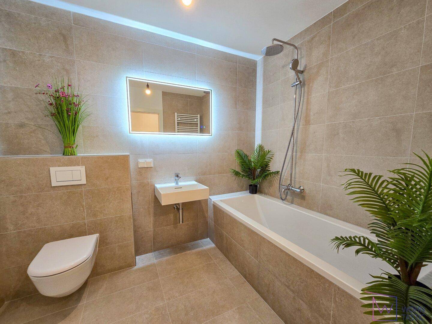 Hauptbadezimmer in mediterranem Flair