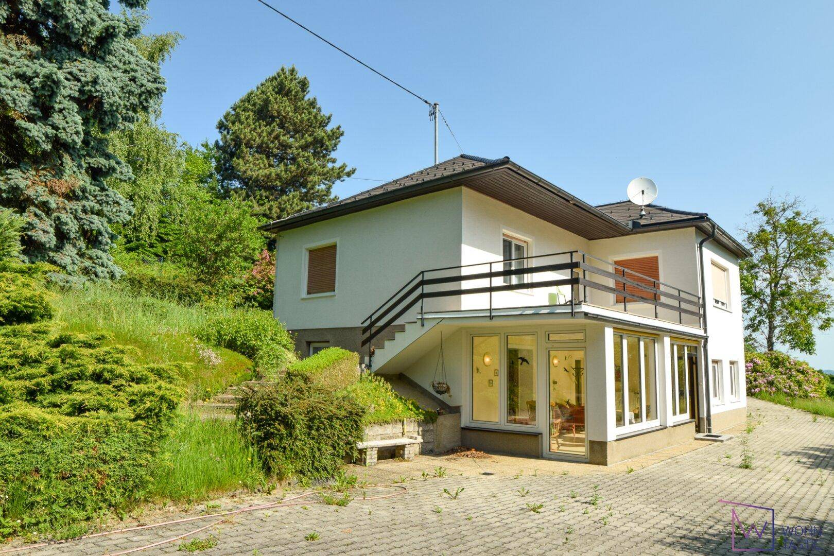 Blick zum Wintergarten und der Sonnen-Terrasse