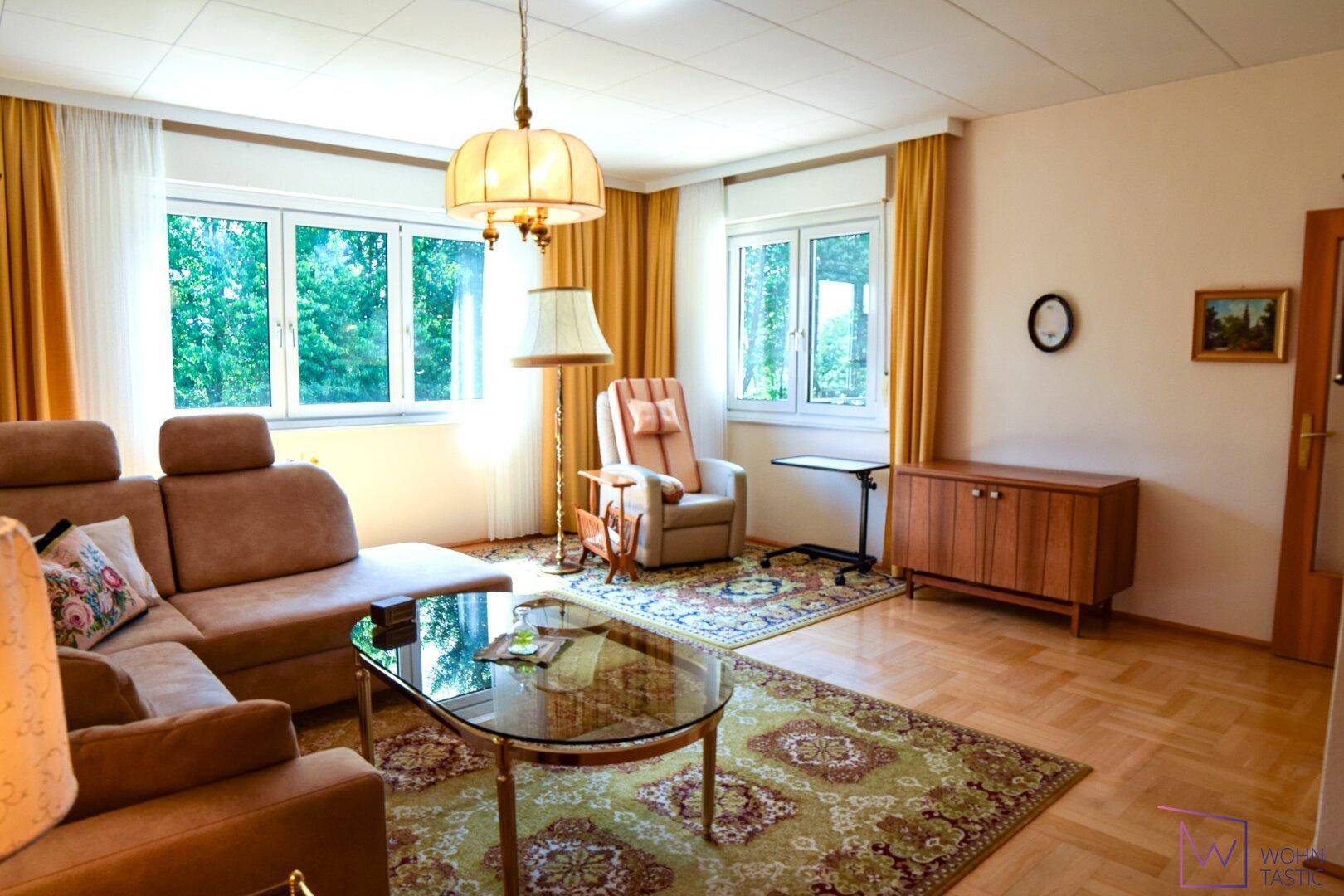 Helles Wohnzimmer im OG