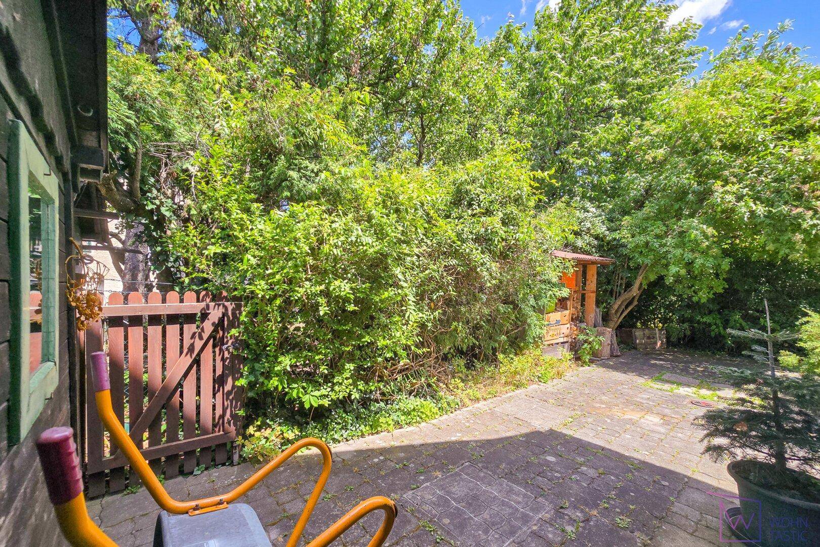 Terrassenbereich im hinteren Teil des Gartens