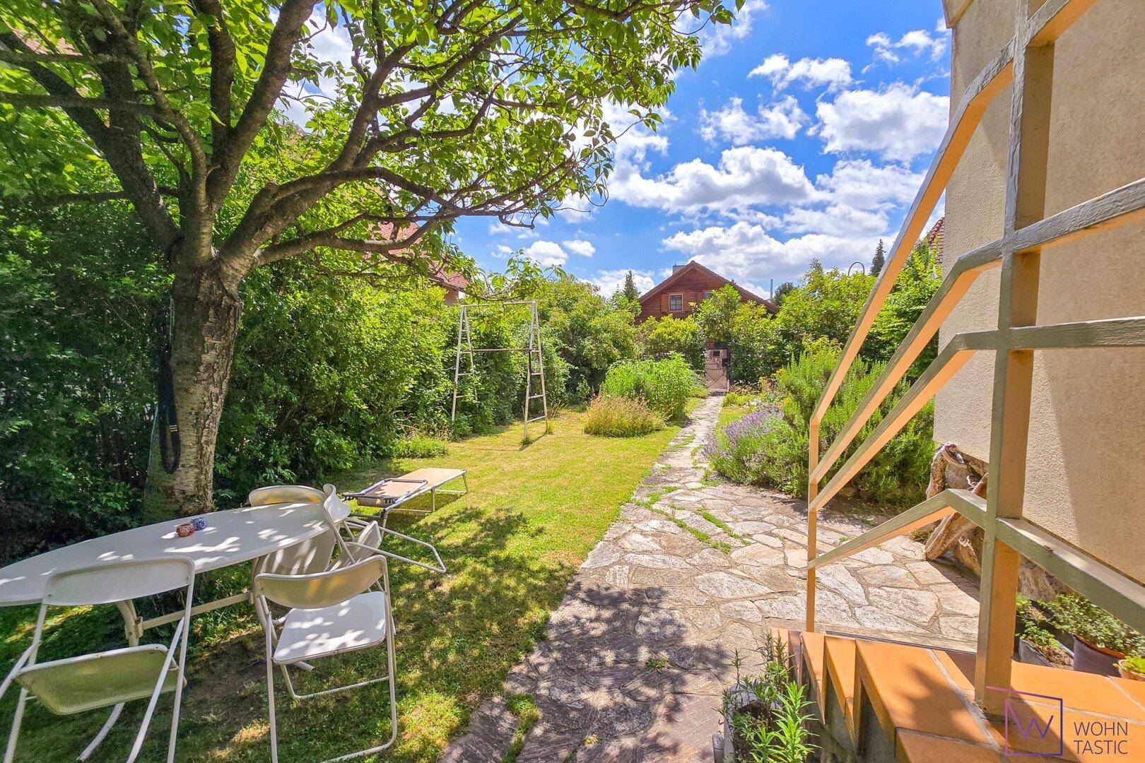 Blick in den Garten aus Richtung Eingangsbereich