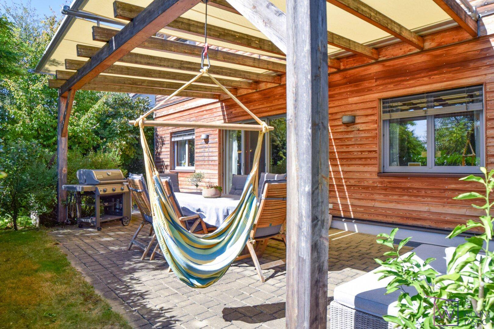 Feiern oder Chillen - diese Terrasse wird zu Ihrem Lebensmittelpunkt.