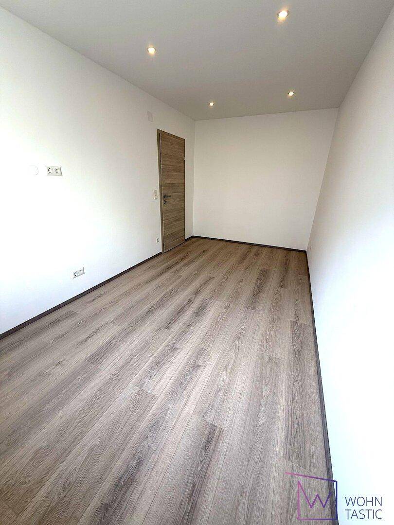 Zimmer 3 mit der Möglichkeit, einen Schrank aufzustellen.