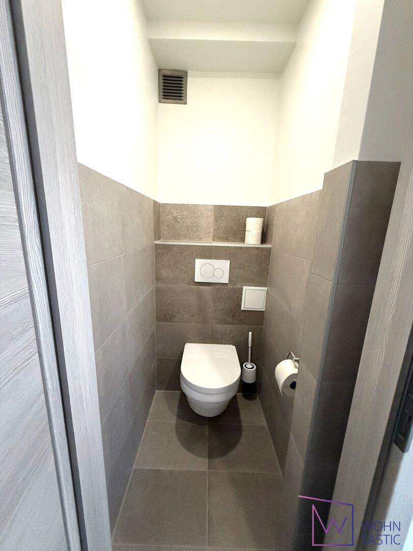 Neues, separates WC.