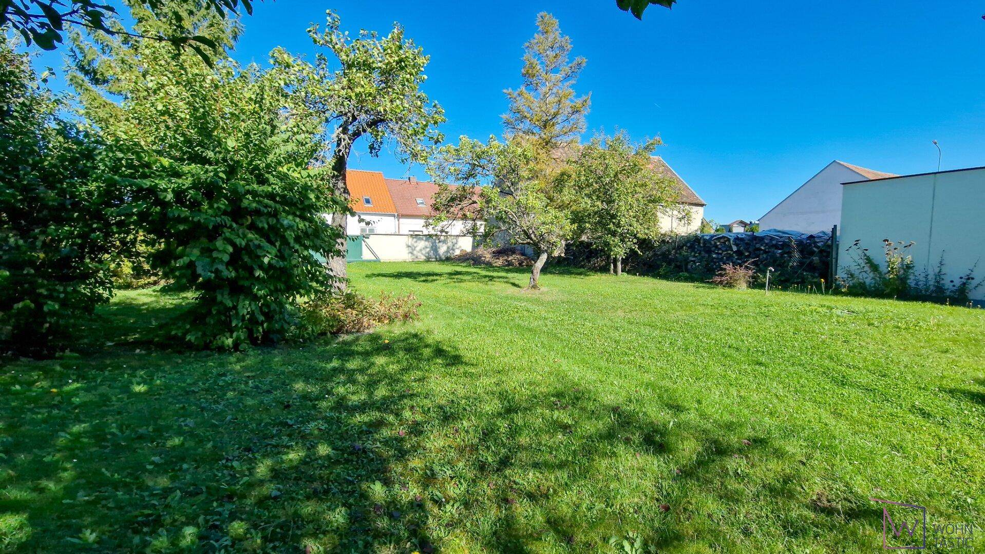 Blick auf das unverbaute Bau-Grundstück 2.