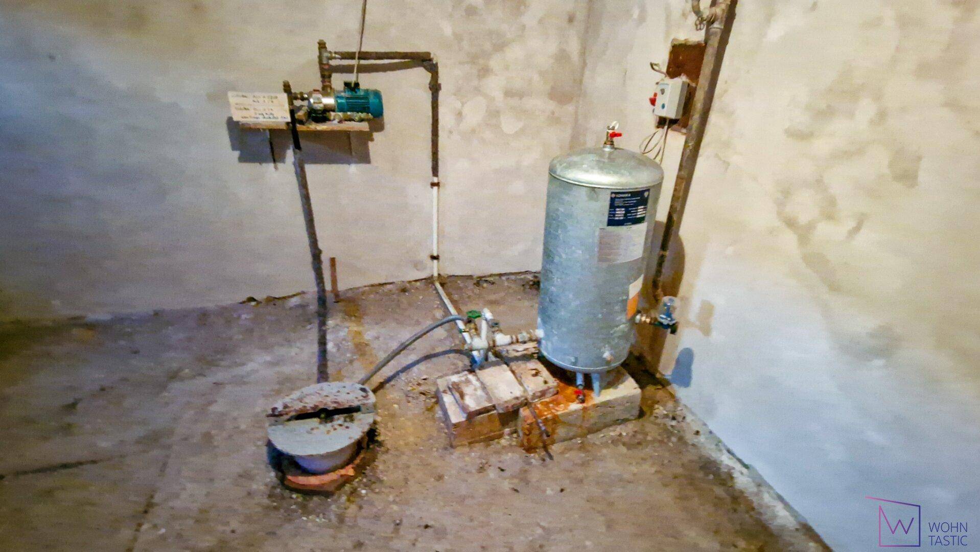 Kleiner Keller für Trinkwasser-Brunnen.