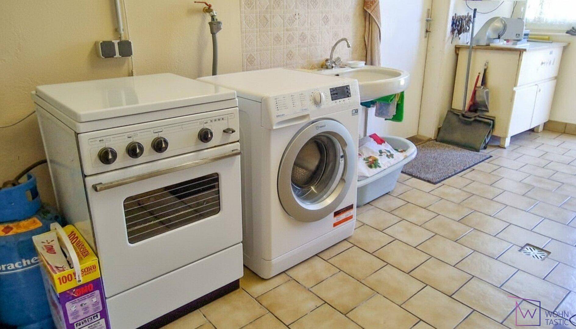 Komplette Ausstattung für separate Wohneinheit mit Zugang zum Dachboden.