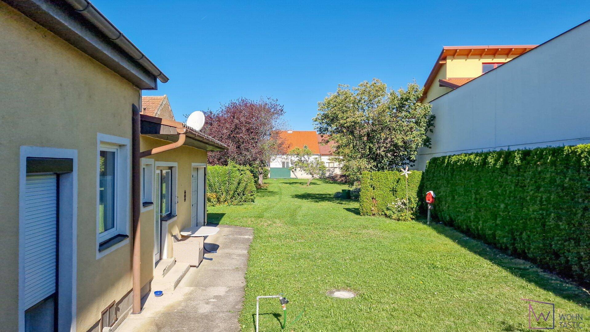 Garten ist weitestgehend uneinsichtig.