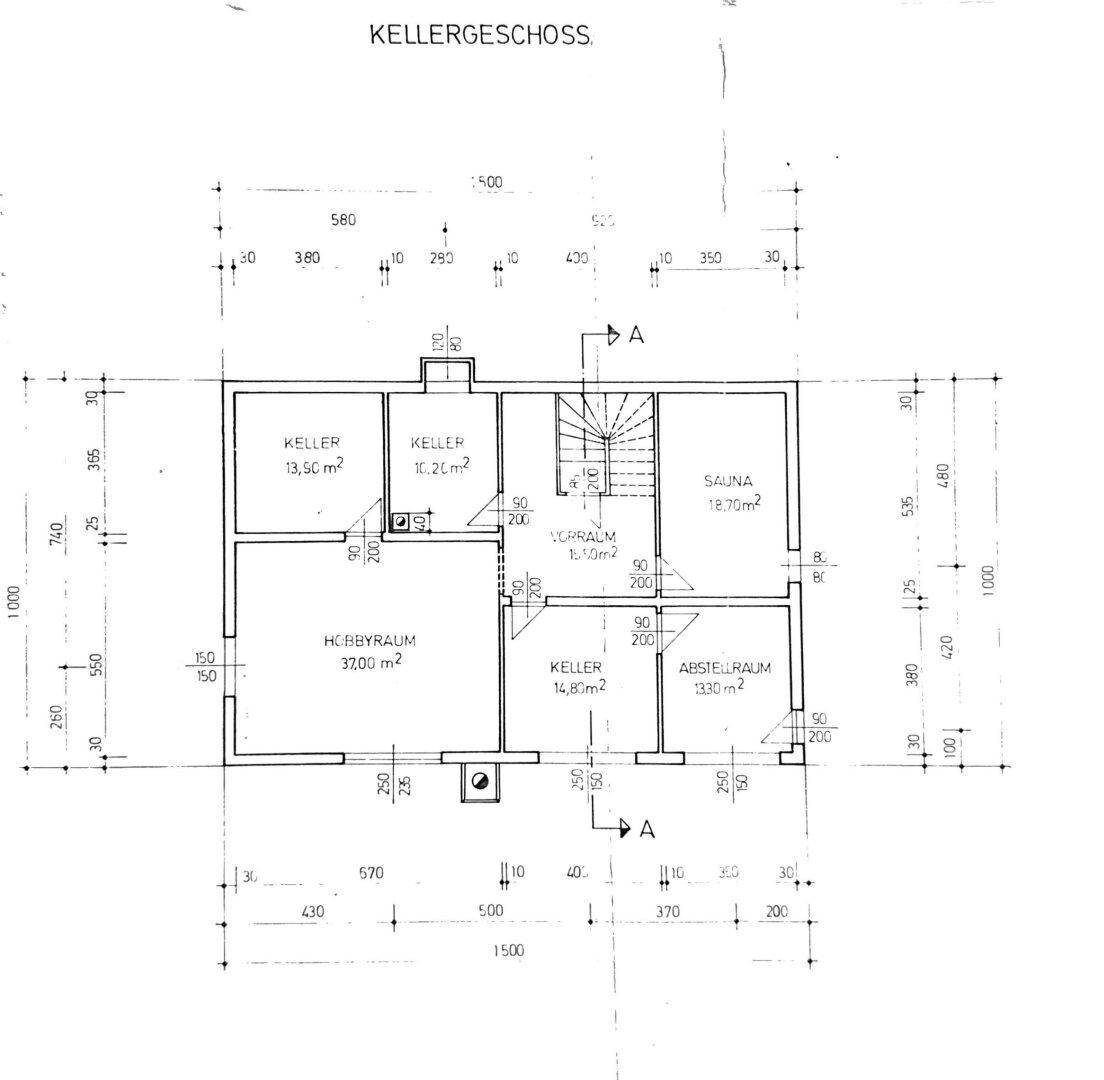 Grundriss des Kellergeschosses mit Hobbyraum, Kellerräumen und Sauna.