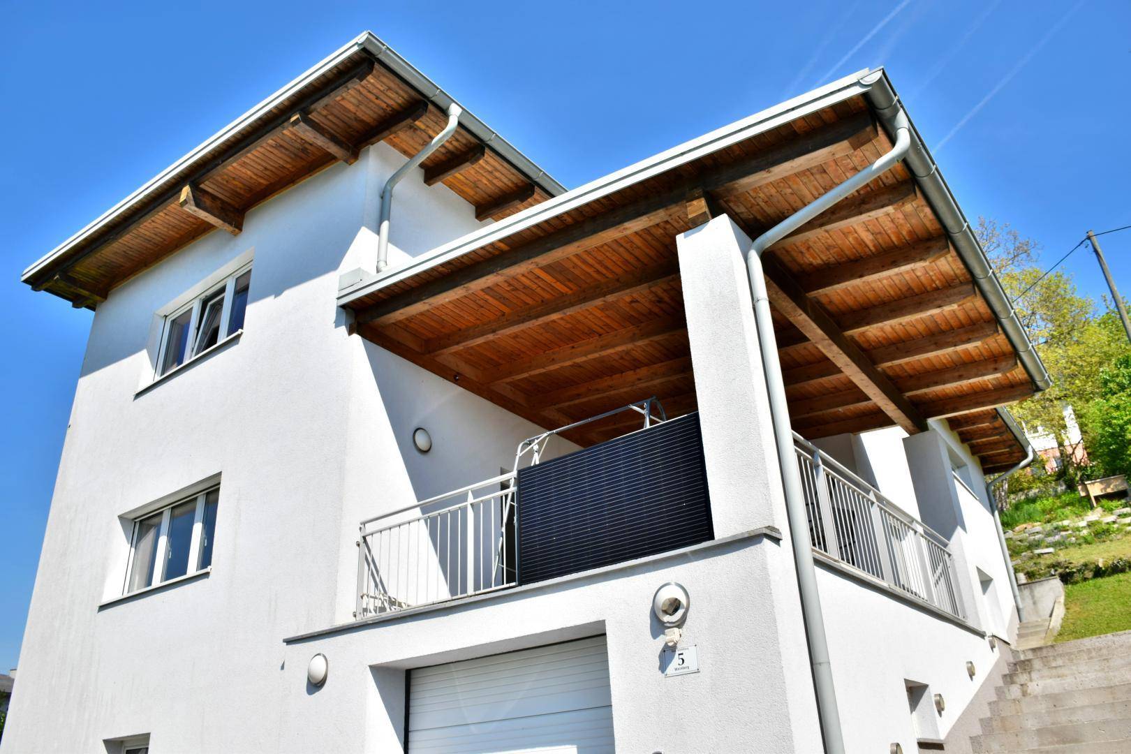 Hausansicht süd mit Terrasse