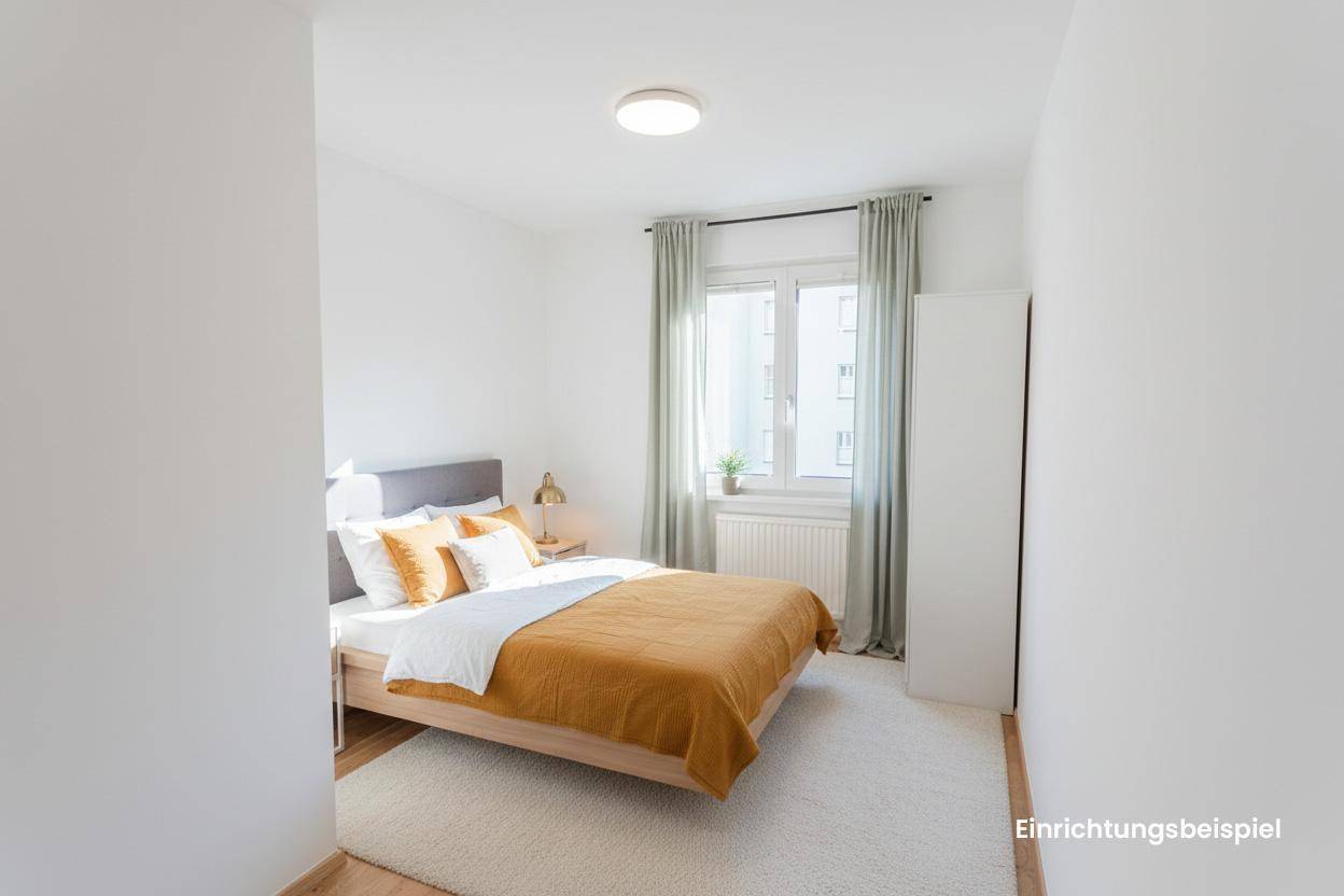 Gemütliches Schlafzimmer mit hellem Parkettboden, Bett und Kleiderschrank.