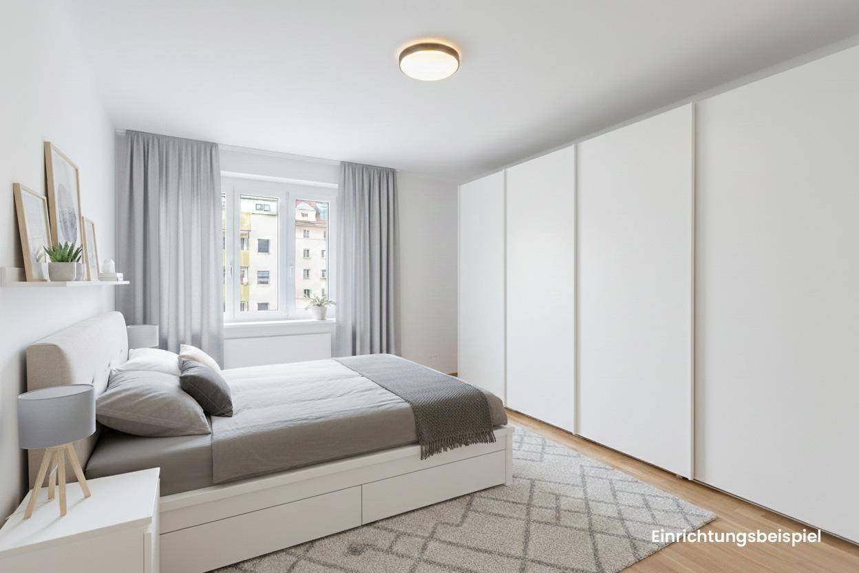 Helles Schlafzimmer mit weißem Bett, Einbauschränken und Teppichboden, als Einrichtungsvorschlag.
