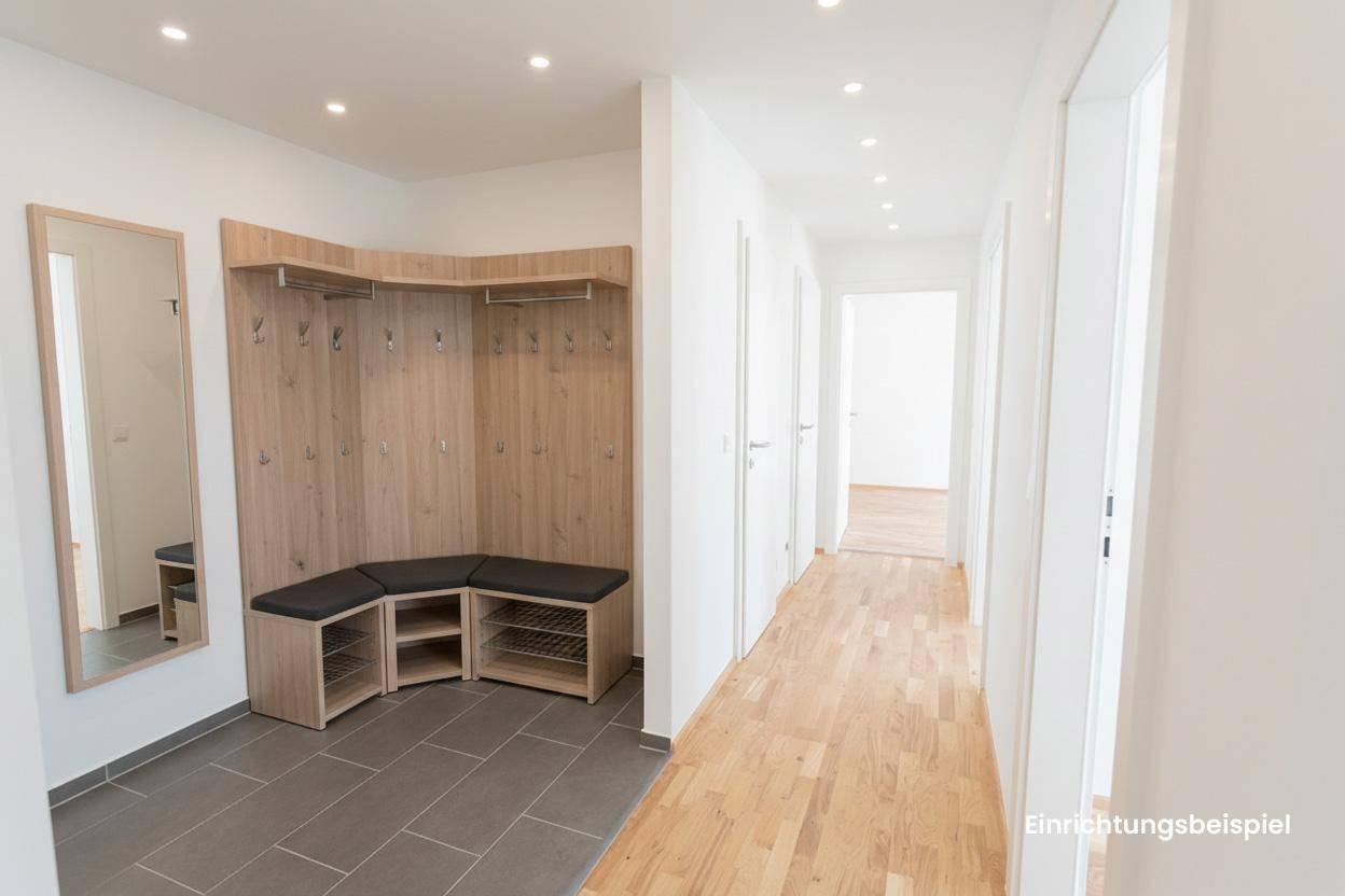 Modern eingerichteter Eingangsbereich mit Garderobe, Spiegel und Sitzgelegenheit.
