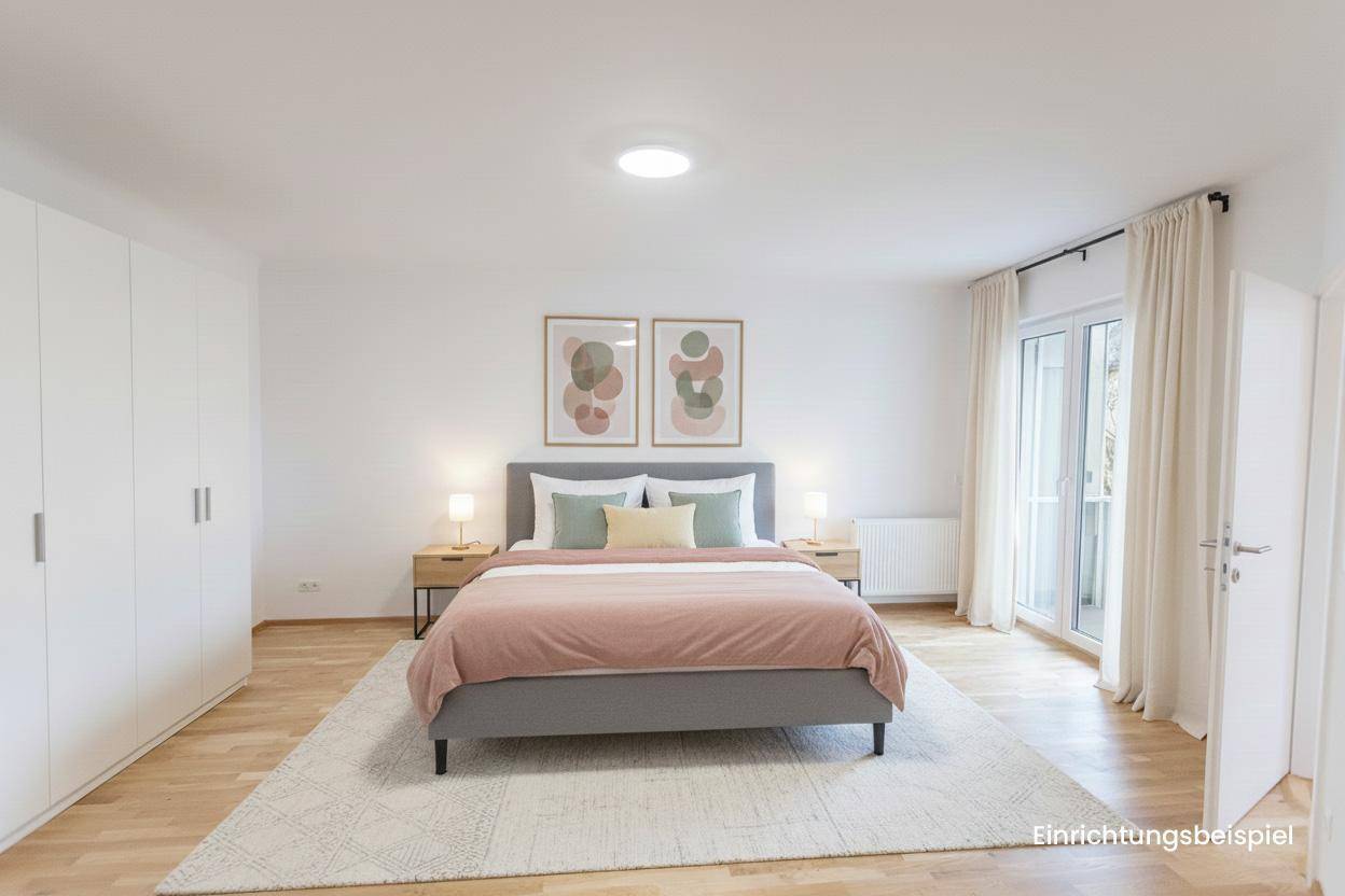 Modern eingerichtetes Schlafzimmer mit Holzboden, großem Bett und Zugang zum Balkon.
