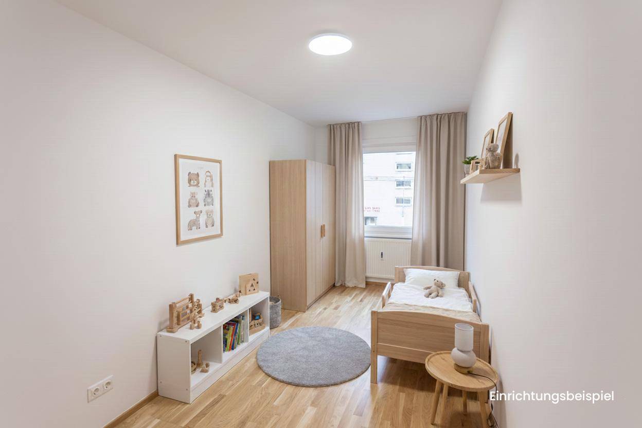 Freundliches Kinderzimmer mit Holzbett, Schrank und Spielzeugregal, als gemütliches Einrichtungsbeispiel.