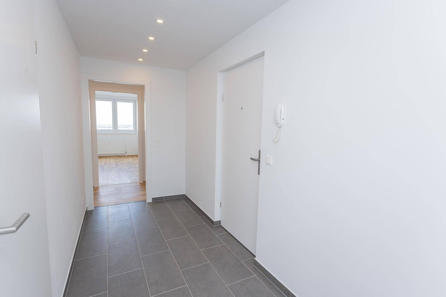 Großzügige 4 Zimmer Eigentumswohnung in 1110 Wien - mit traumhaftem Ausblick - Erstbezug nach Sanierung! - Ansicht 3