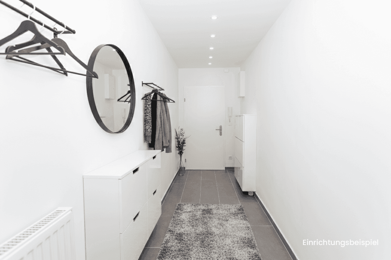 Moderner Flur mit grauen Fliesen, Spiegel und Garderobe, als Einrichtungsbeispiel dargestellt.