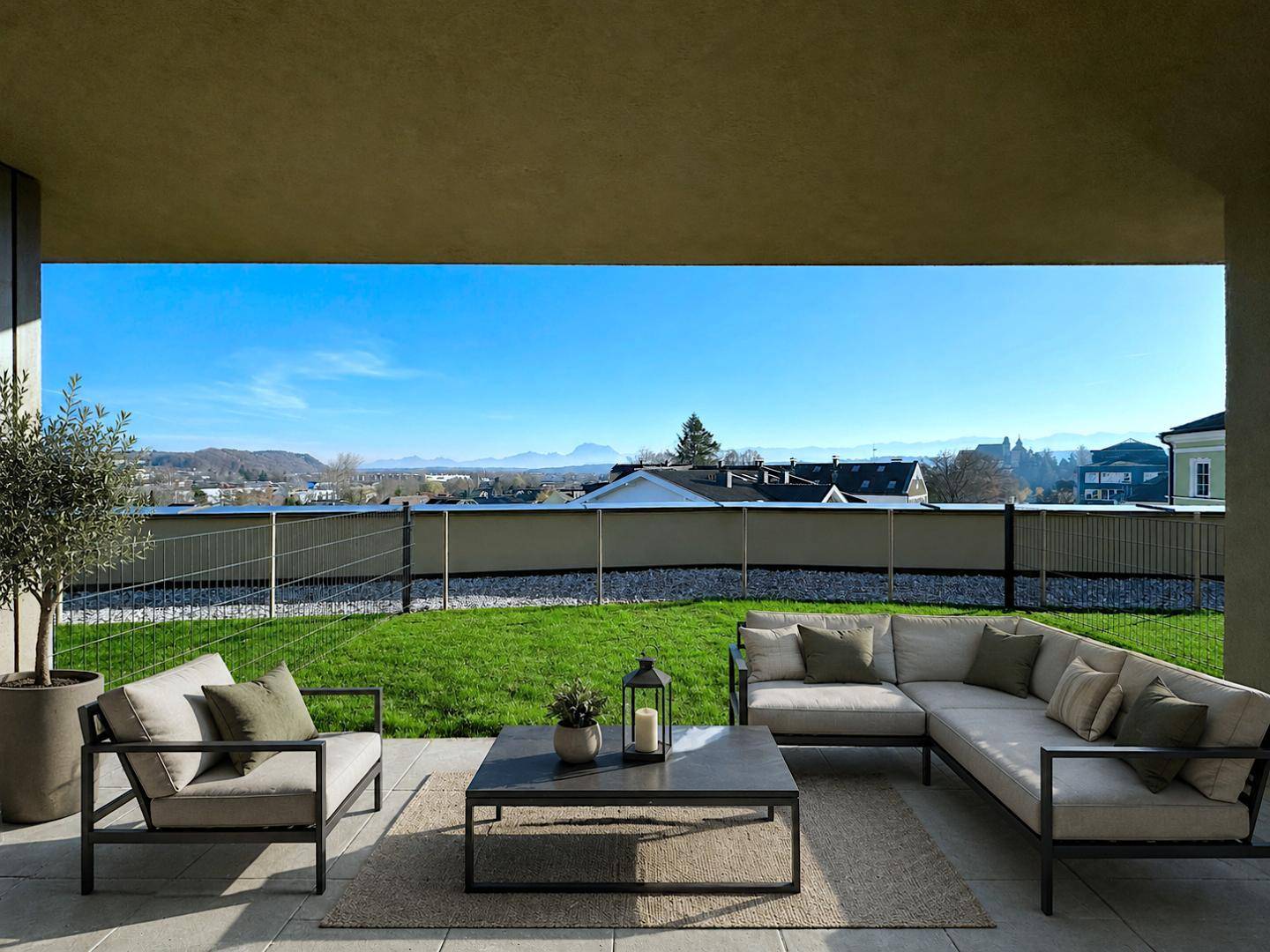 Geräumige Terrasse mit bequemen Loungemöbeln und weitem Blick über die Landschaft und Berge.