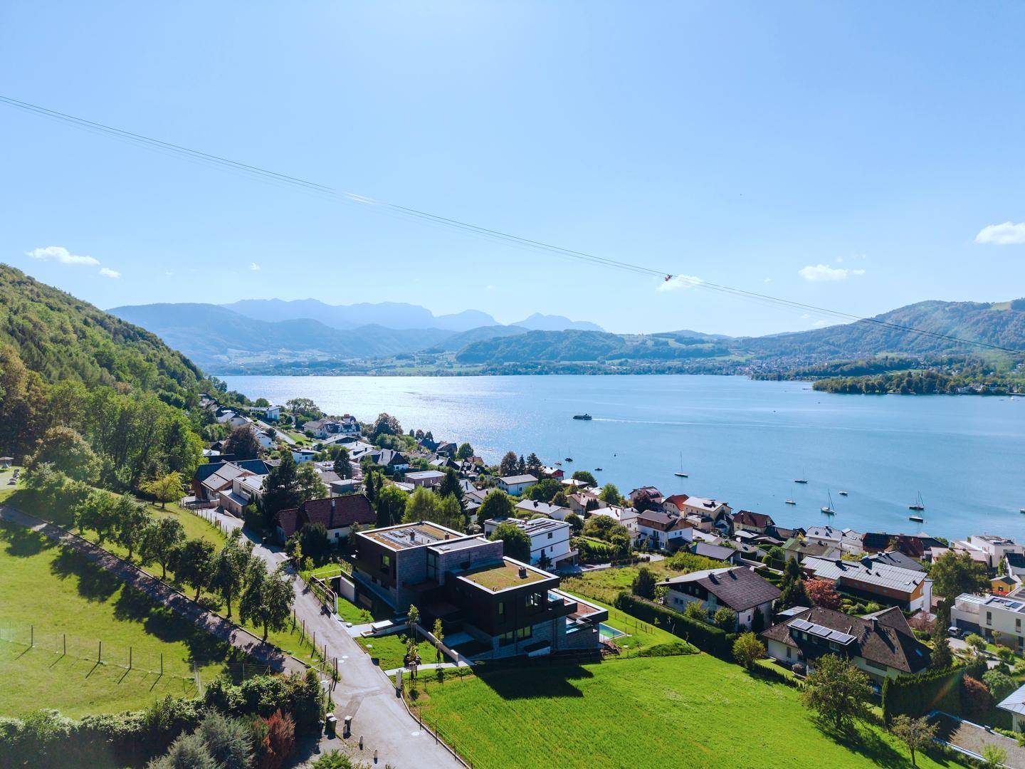 EIN ÜBERRAGENDES GEFÜHL - ZUM TRÄUMEN GESCHAFFEN - 137 m² Wohnfläche - Pool und Seeblick