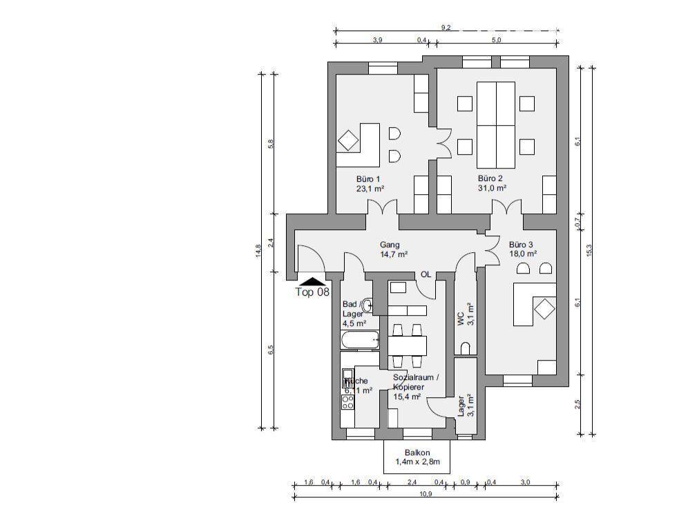 Detaillierter Grundriss einer Wohnung mit drei Büroräumen, Küche, Bad und Balkon.