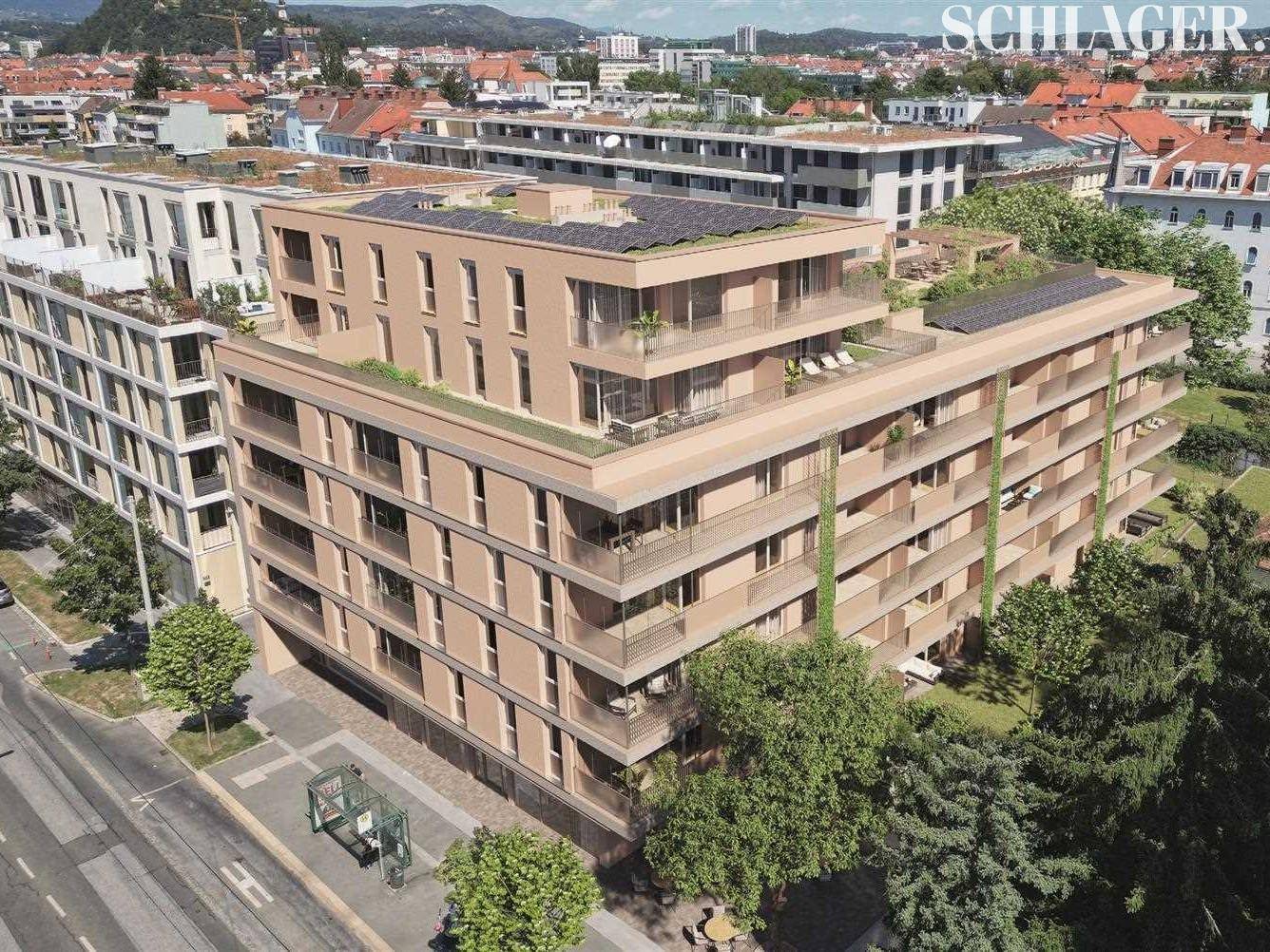 Draufsicht auf ein modernes Wohngebäude mit Photovoltaikanlage auf dem Dach und begrünten Terrassen.