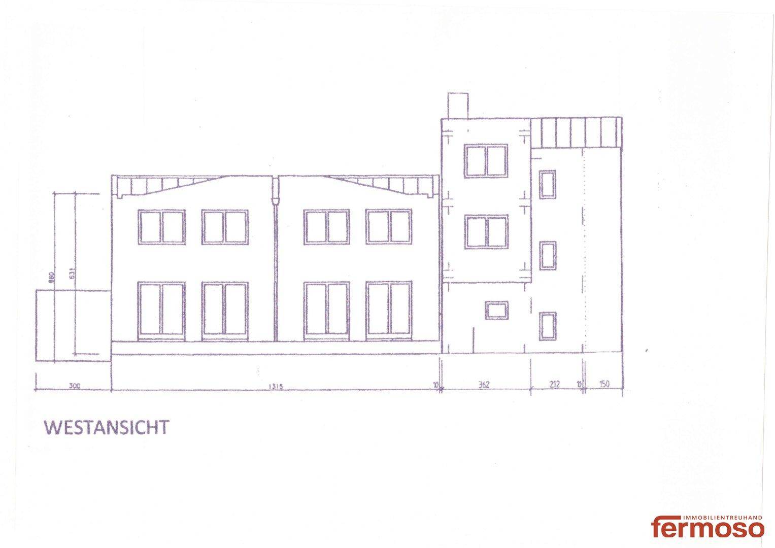 Westansicht des Gebäudes mit Fenster- und Türanordnungen.