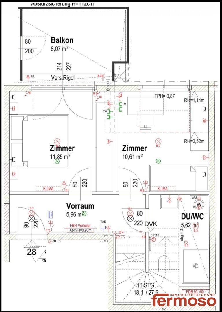 Grundriss der mittleren Ebene mit zwei Zimmern, Balkon und Dusch-WC.