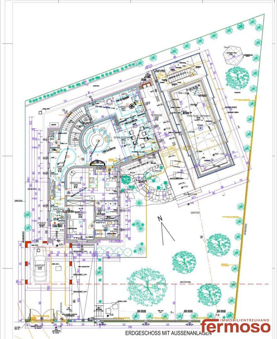 Grundriss des Erdgeschosses mit Wohnbereichen und detaillierter Gartengestaltung.