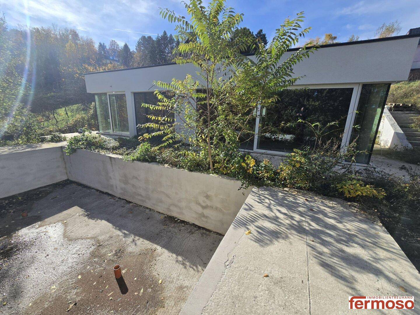 Zwei Reihenhäuser mit großem Grundstück &amp; Pool – Rohbauprojekt mit viel Potenzial - Ansicht 5