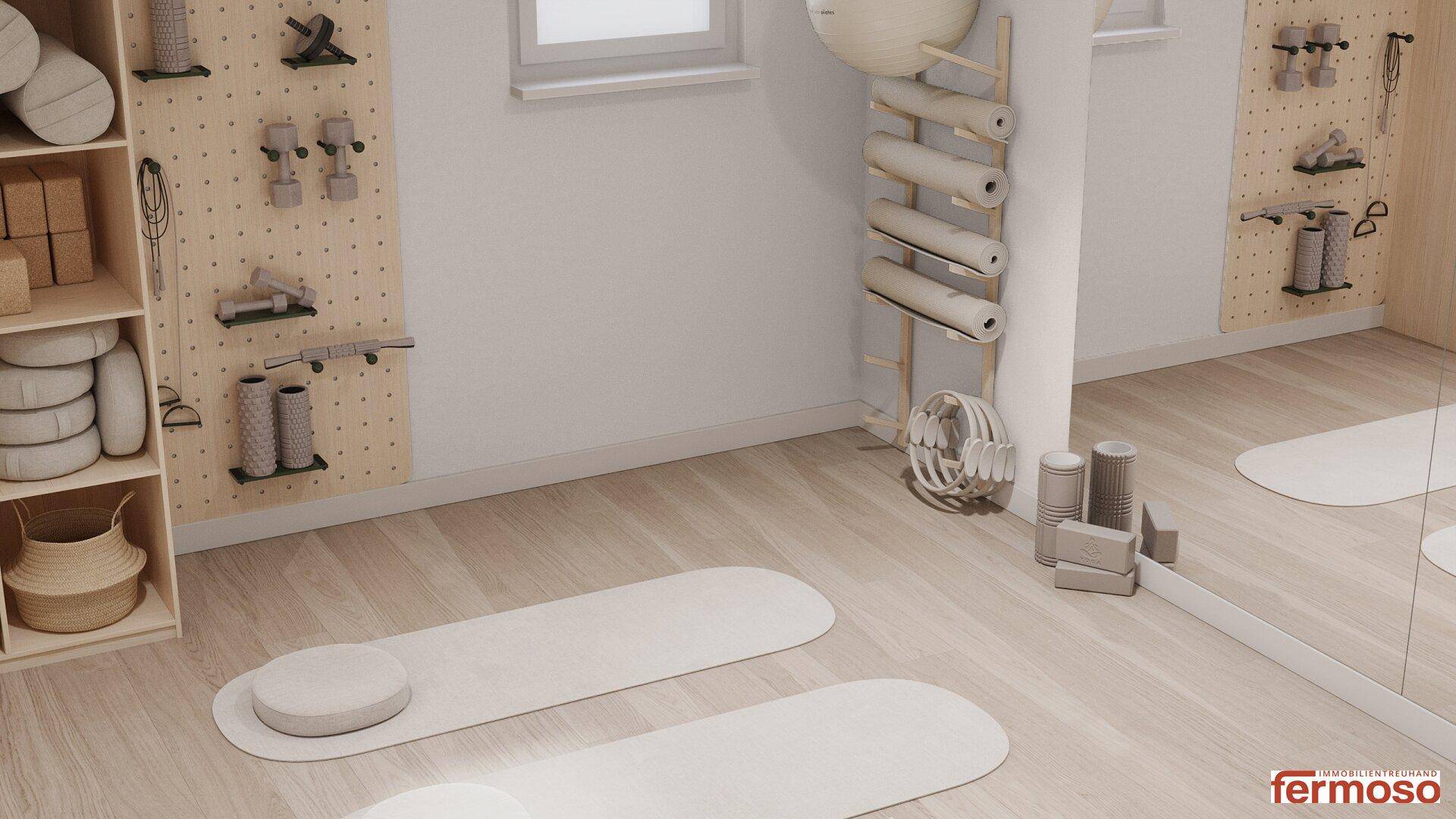 Heller Fitnessraum mit Holzboden, Yogamatten und verschiedenen Trainingsgeräten für das tägliche Workout.