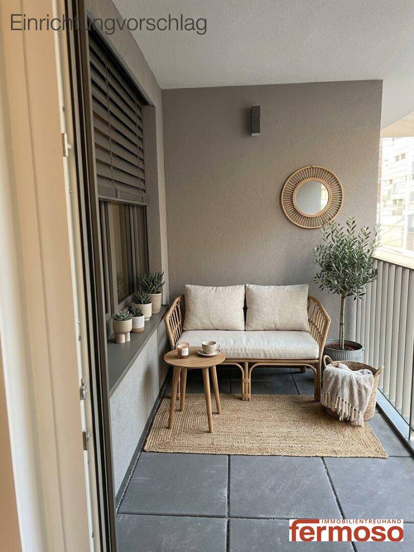 Virtuell eingerichteter Balkon mit gemütlichen Sitzmöbeln und Pflanzen.