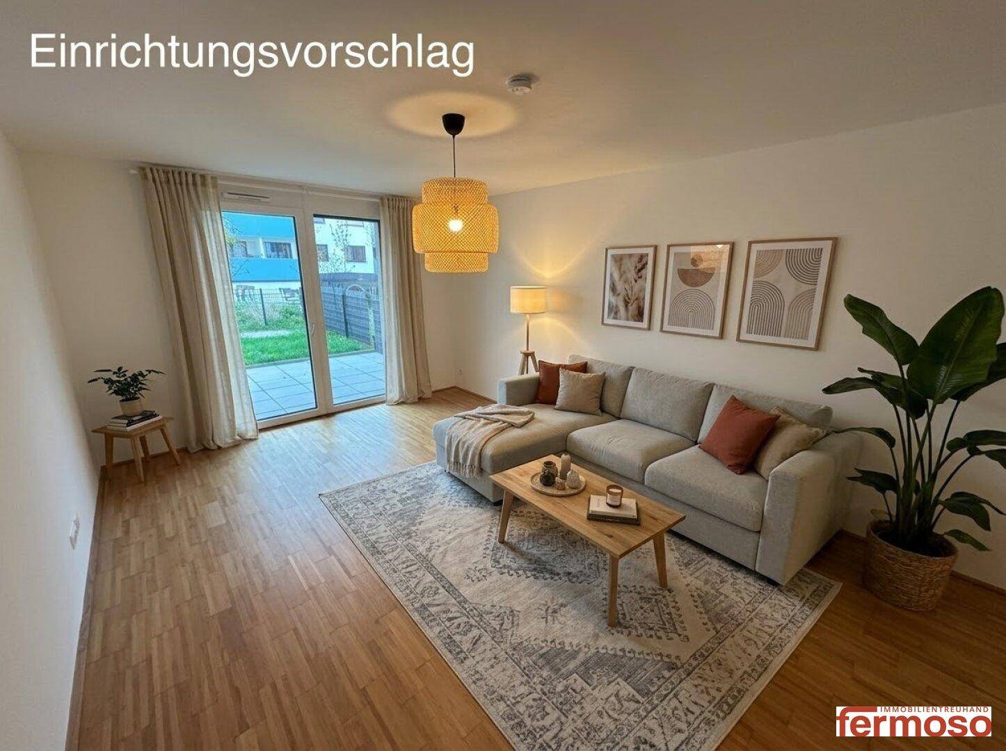 Virtuell eingerichtetes Wohnzimmer mit Sofa, Teppich und direktem Zugang zum Garten.