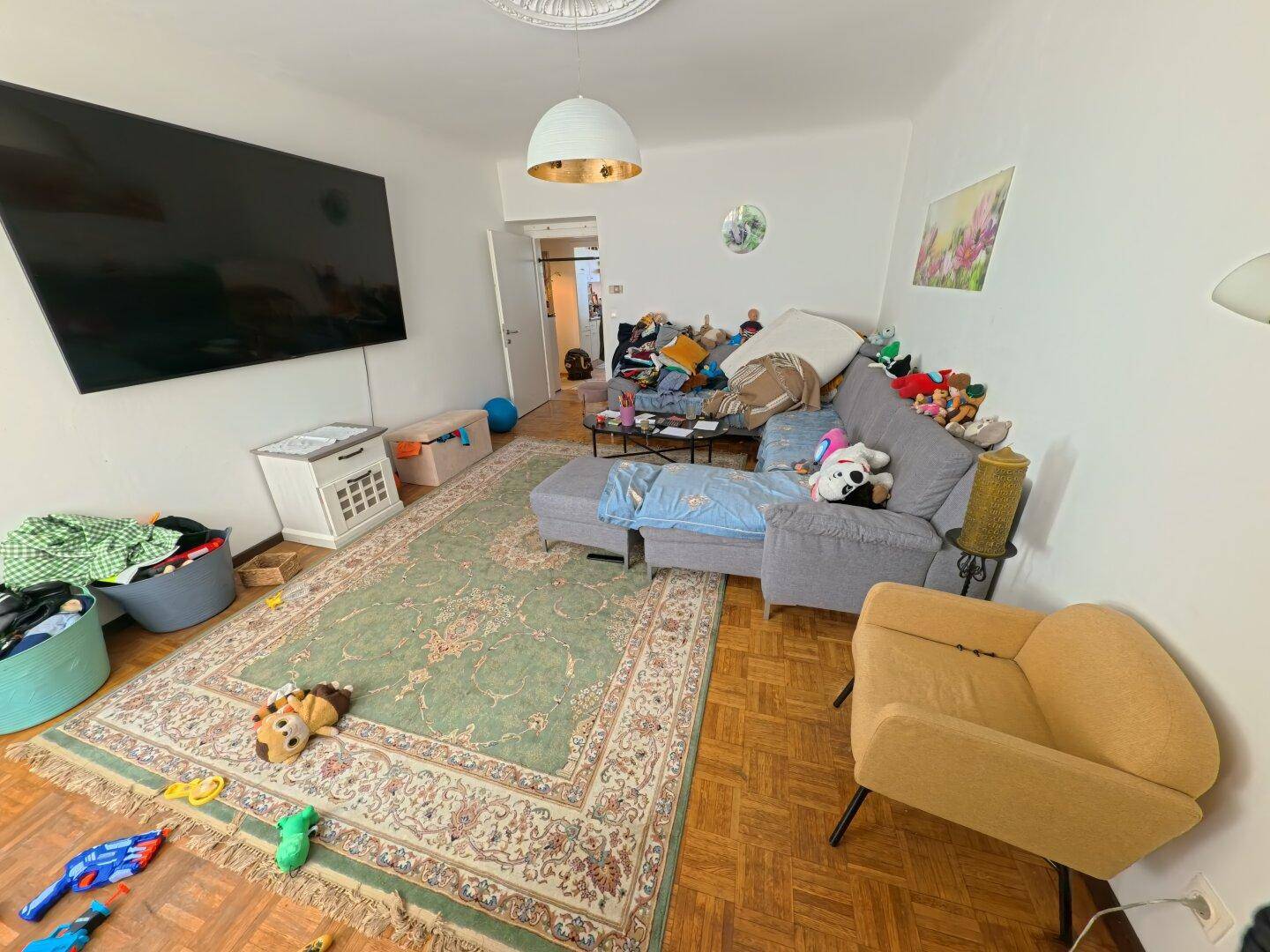 Wohnzimmer vom Fenster aus