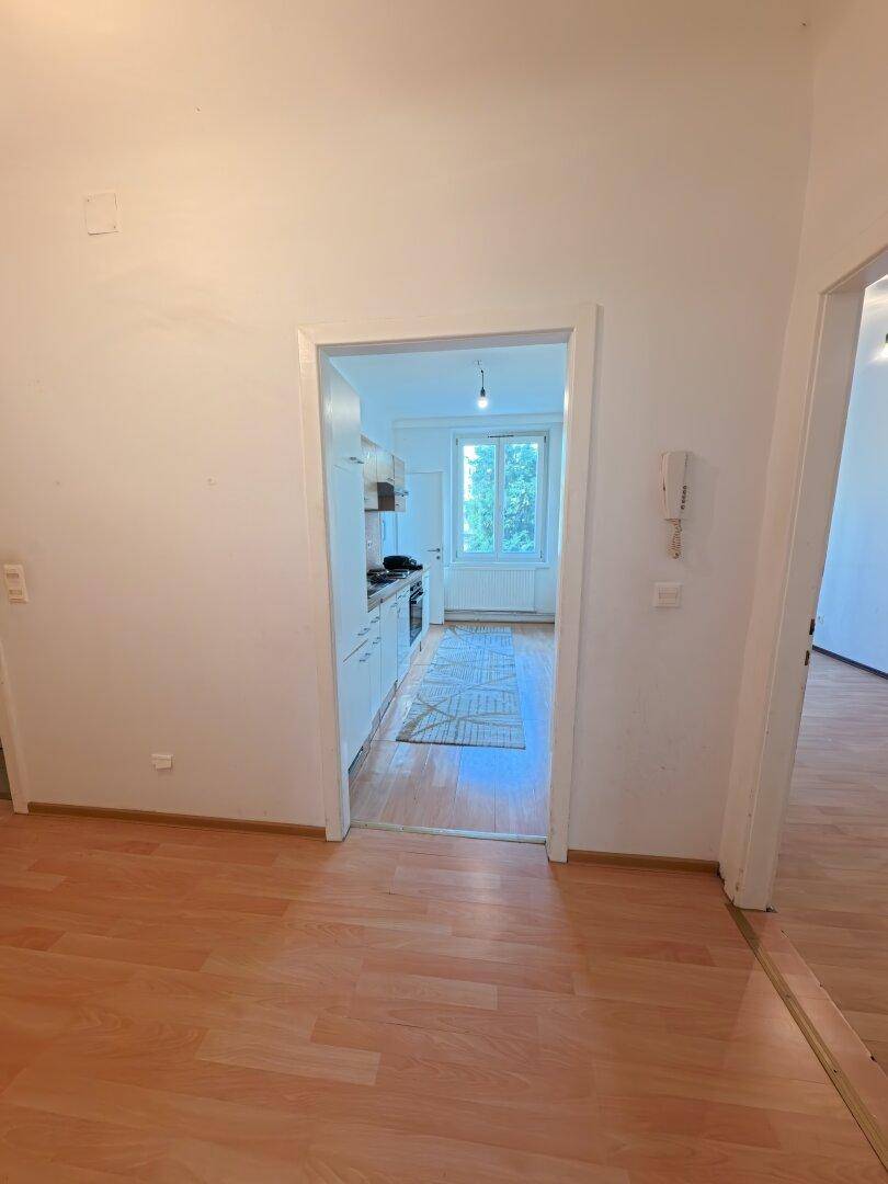 Blick vom Vorzimmer Richtung Küche