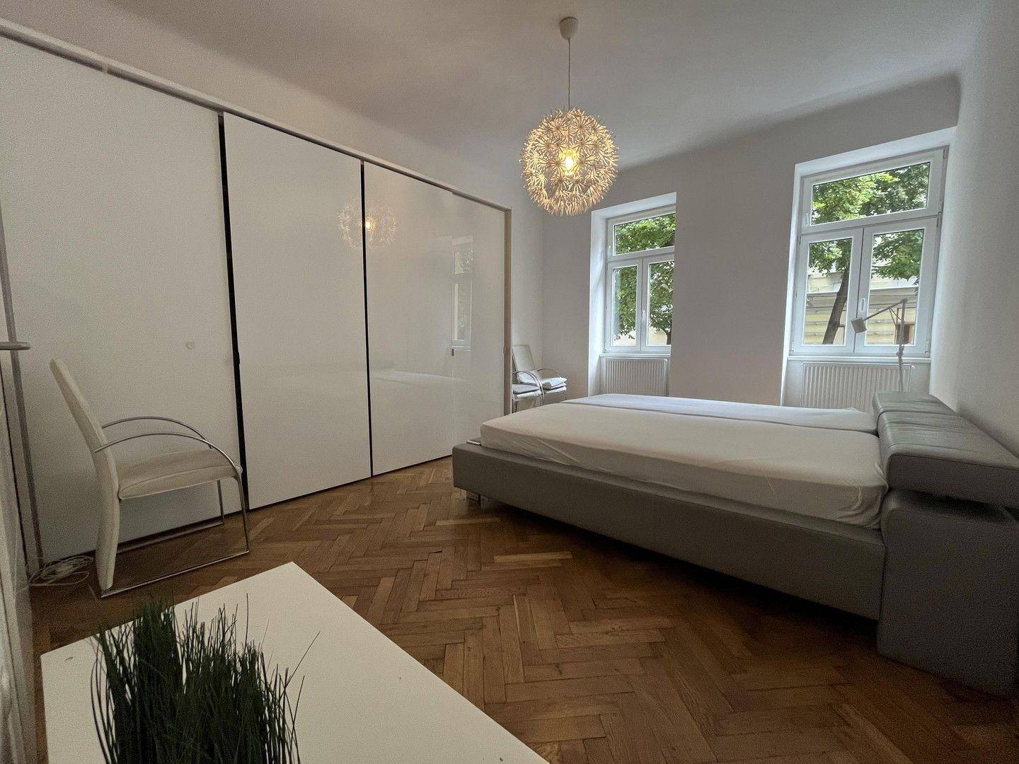 Schlafzimmer 1