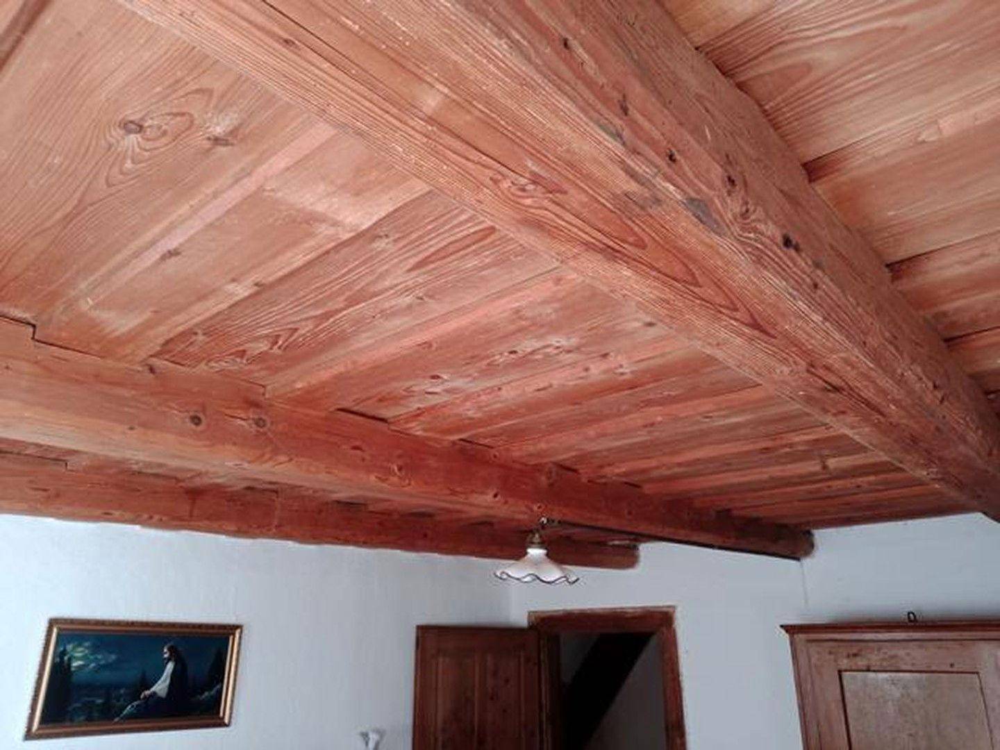 Deckenbalken und Holzdecken