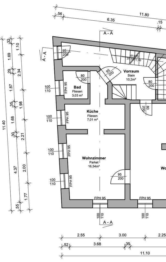 Detaillierter Grundriss mit Raumaufteilung für Küche, Bad und Wohnzimmer, inklusive Maße.