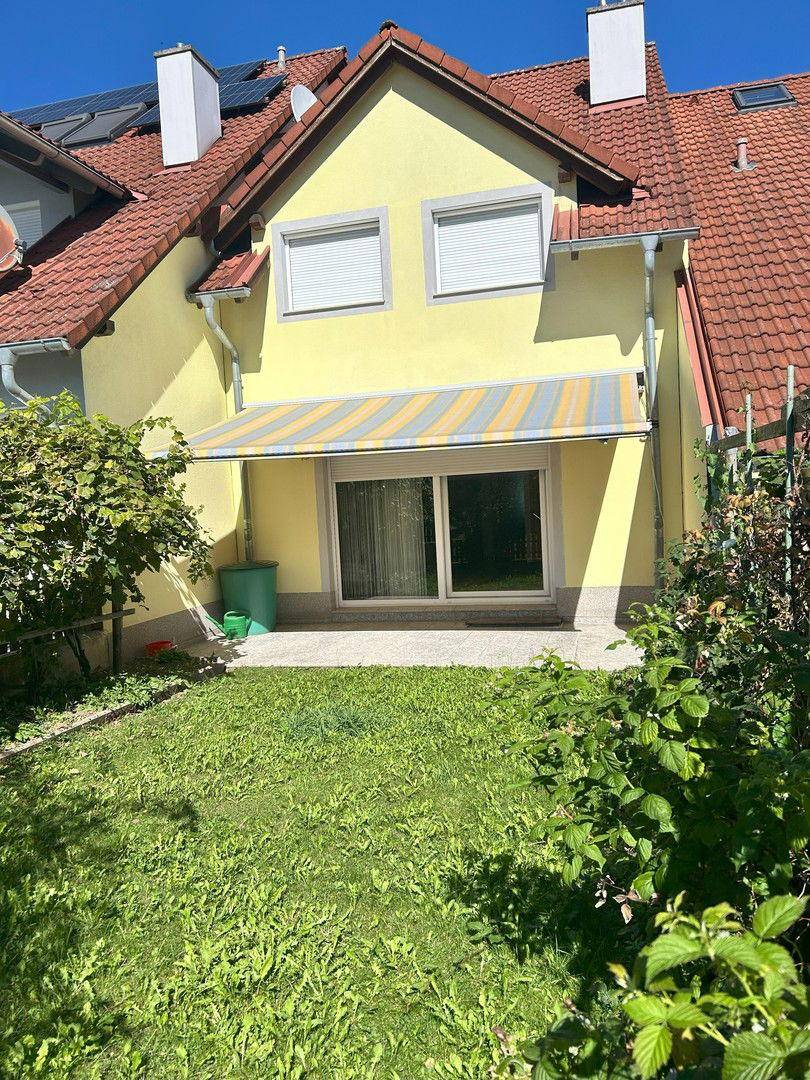 kleiner Garten mit Markiese