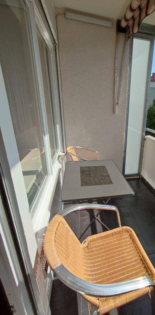 Hochwertig renovierte 2‑Zimmer Wohnung mit Balkon - Ansicht 3