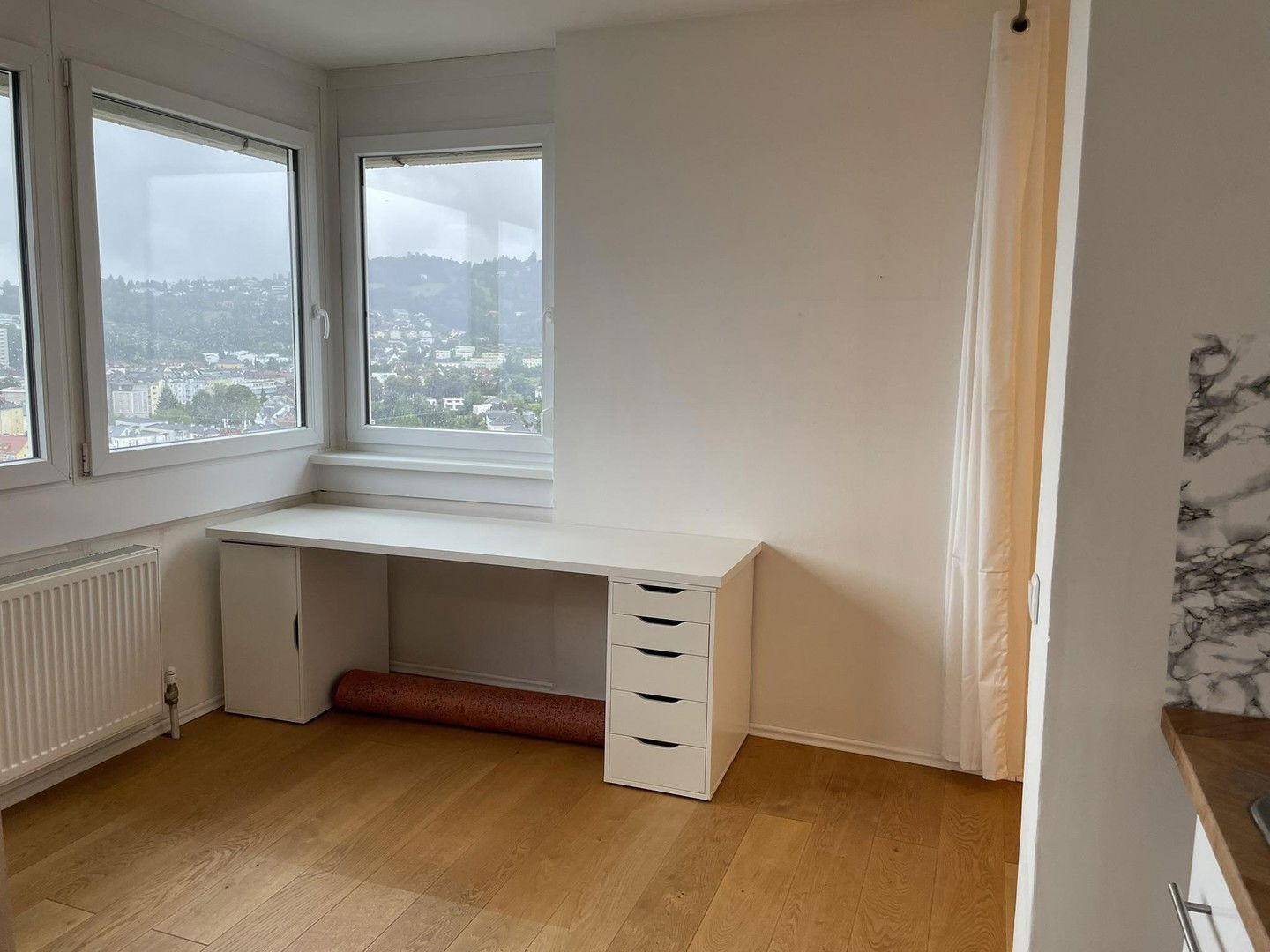 Arbeitsplatz inkl Schreibtisch