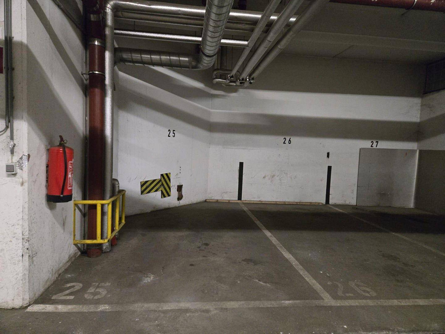 Parkplatz 25 ohne Auto