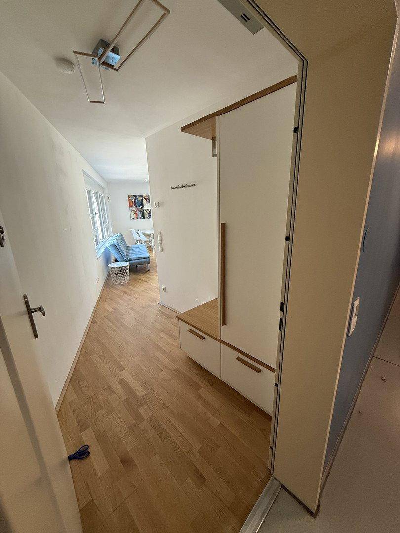 Vorzimmer mit Schrank